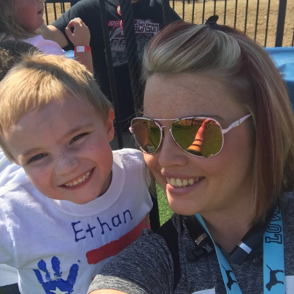 Meet your Posher, Britni - Picture 4 of 8